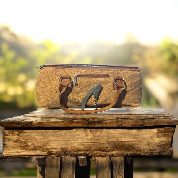 Insulated Wine clutch with corkscrew - Picture 2 of 4